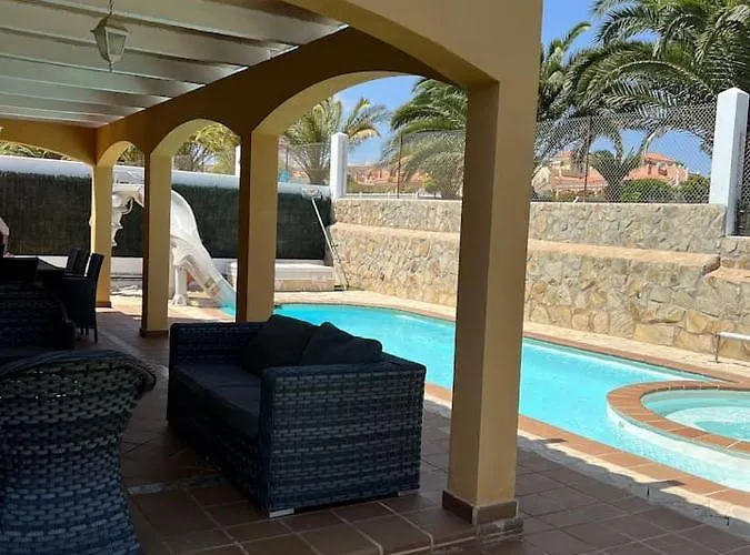 Pearetree - Gorgeous 4 Bedroom With Private Pool וילה